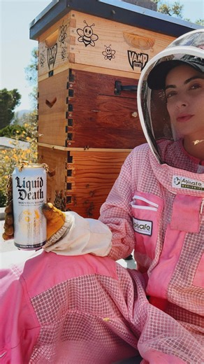 VAMP® on Instagram: "Swarm season is upon us here in SoCal so I’m setting & baiting a swarm trap. Bee swarms love this tree, and if I’m lucky, one will decide it’s a good home 🐝🍯 I try to find a spot high enough where I can keep the box as flat as possible, and then bait the entrance with some lemongrass oil :) They are very attracted to it and were already starting to check it out while I was up there 😍 #beekeeping #beekeeper #vampofalltrades"