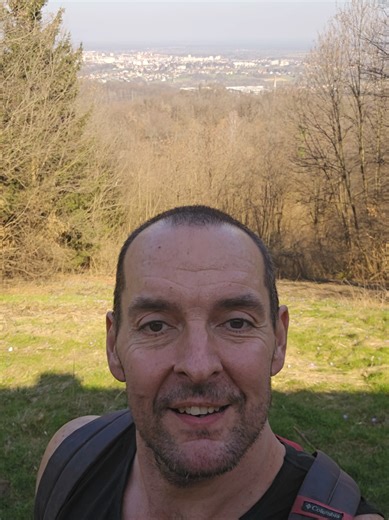 Duga Resa - Vinica Imao sam privilegiju popeti se danas na ovaj velebni vrh (321 mnv). Bez kisika, bez šerpi. Sljedeća destinacija K2! #vinica #karlovac #dugaresa #croatia #hiking