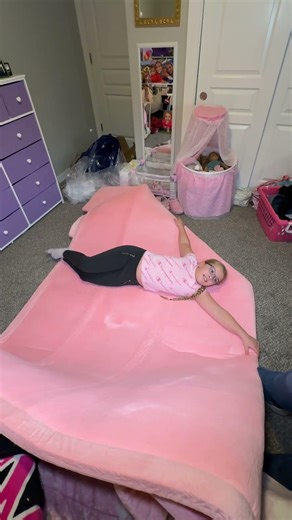 Huloo sleep playmat needs to be studied because this material is PERFECT for kids bedrooms