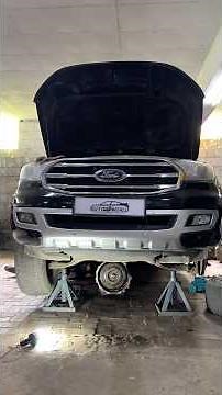 𝗙𝗼𝗿𝗱 𝗘𝗻𝗱𝗲𝗮𝘃𝗼𝘂𝗿 𝟭𝟬 𝗦𝗽𝗲𝗲𝗱 Installing a transmission #automaintenance #automobile