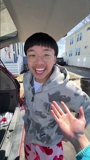 Sneaker Resellers selling shoes to someone who knows NOTHING about Sneakers