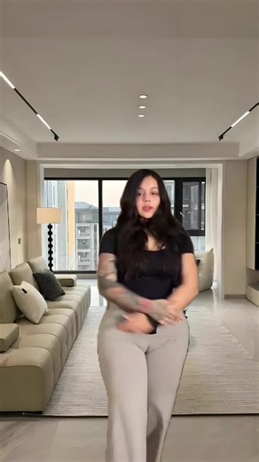 the material is sourced from the internet. Morena tropicana! 🌴☀️ Beleza que vem do sol do Nordeste.#Morena #BelezaTropical #Nordeste #Verão #PeleDourada