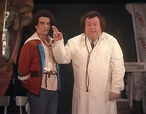 69K views · 2.7K reactions | Mein erster Auftritt im Kabarett Simpl 1989 - jung, dynamisch und mit vollem Haupthaar... gemeinsam mit meinem Lehrer Michael A. Mohapp unter der Regie von Simplchef Martin Flossmann. Lang ist's her... | Michael Niavarani | Facebook