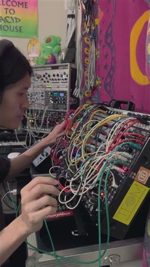 My modular’s really becoming like an instrument I know inside out 🤝 #modular #modularsynth