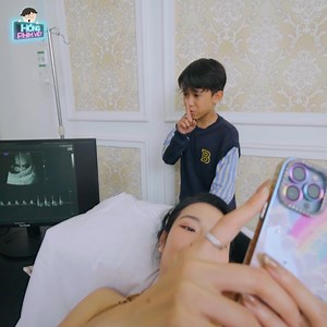 305K views · 1.9K reactions | Con trai show màn hình điện thoại của mẹ kế để tiết lộ sự thật và cái kết | Hóng Phim Việt | Facebook