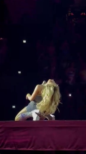 Sabrina Carpenter performing Juno at the #ShortnSweetTour in Hartford, CT tonight — via suntanlex on Twitter #HartfordShortnSweet #juno #shortnsweet