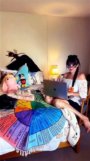 Is having a disco frog dance with my friend Kermit ‪@Kermit_TheFrogg‬