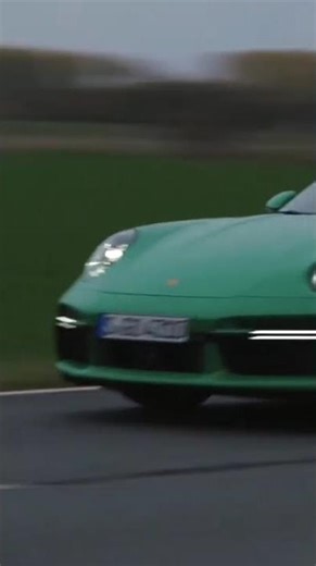 Porsche 911 992.2 Turbo Cabriolet python green 2025