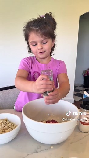 Something about grandmas&Grandkids in the kitchen