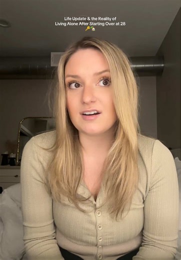 Disclaimer: I know I am so lucky to be able to be living alone in a place I own that I love! I am so thankful for that. Grateful for what I accomplished 🥰 but also greiving the life I wanted at this age 💔 who else can relate? #startingover #livingalone #lifeafterlongtermrelationship #feelingbehind #startingoverat28