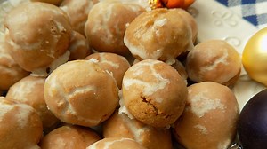 Retro okénko: Perníčky ruměnky s voňavou polevou obsahují máslo a rum, jsou krásně měkké a nadýchané, na přípravu snadné