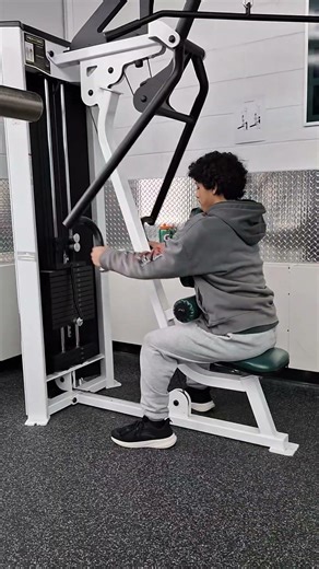 Seated row machine