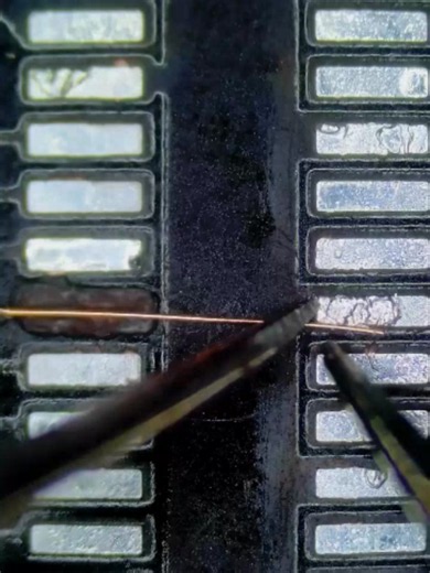 Reparación con hilo de soldadura para pérdida de contactos en conector