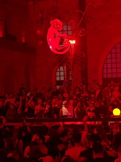 Deep Tech Minimal on Reels