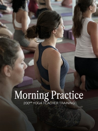 This is how we wake up in Bali at Ulu Yoga.✨ We move together, we awaken together. A balanced morning flows into a day of learning and presence.💜