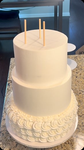 Myleshia Guess on Instagram: "Watch me make a 4 tier wedding cake 🎂 #cake #art #explore #fyp #beauty #explorepage #photography #cakedecorating #foryou #explorepage✨ #viral #instagood #instagram #contentcreator #weddingcake #4tiers #heartcake #photooftheday"