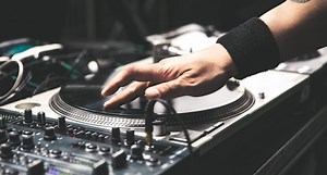 Listen to this playlist of 170 ‘90s trance classics