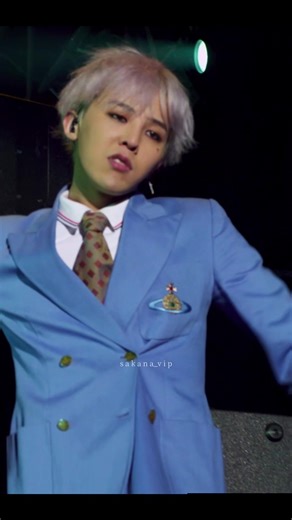 G-DRAGON's Dynamic Performance of 'CROOKED' Live