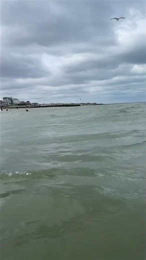 Southend Beach Vibes 🌊 | Dipping into the UK Water!