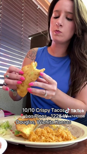 📍 Los Pinos, 1225 W Douglas Ave, Wichita Kansas Love their crispy tacos creamy green salsa beans quesadilla. Amazing customer service (316) 927-3936 Monday-Friday 11a-2p & 4p-9p Saturday 11a-9p Closed Sunday Drive-thru; call ahead #mexican #food #wichita #tacos #crispytaco