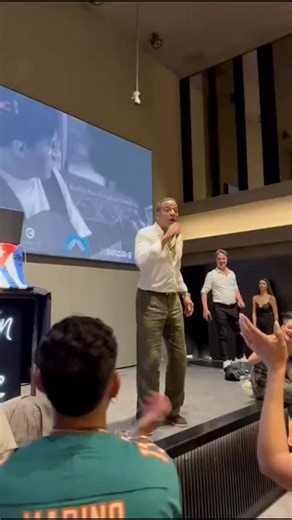 El Rumbon de Bariloche on Instagram: "5.30 am Luego que ya se había cortado la música y la gran mayoria se habia retirado, pasaba esto.. Gracias @maykel_fonts por tanto ♥️🔥 Gracias @r0drigalind0 por el registro🙏"