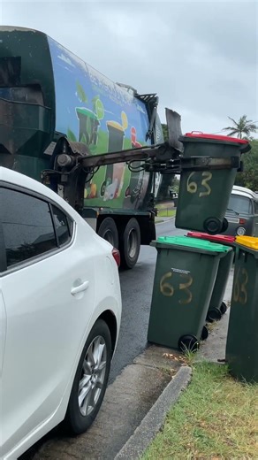 A Wet Paddle Crushing Garbage #trash