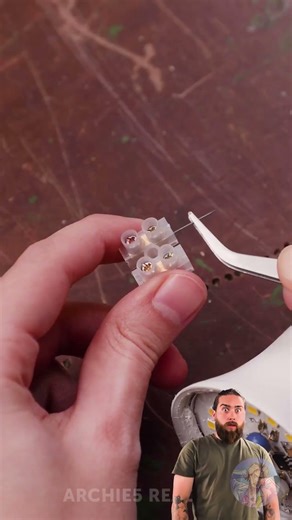 Fix a broken bulb in 30 seconds! Light Saver Hack ✨