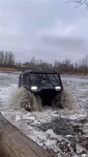 Atlas ATV Berjalan di Danau! Kendaraan Amfibi Ekstrem Penakluk Air & Darat