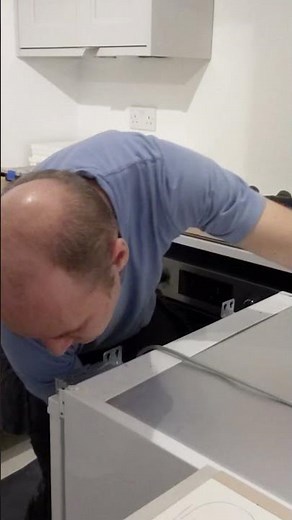 Installing Howdens Kitchen Onsite part 1