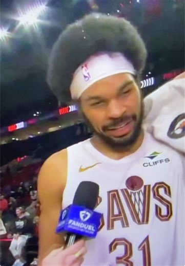 Jared Allen Scores 40 in Show-Stopping Performance