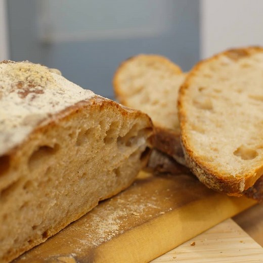 Pane Valle Maggia - das Original aus dem Tessin. Hier geht es zum vollständigen Rezeptvideo https://youtu.be/NMfmhPPHVPE | EinfachBacken - Marcel Paa