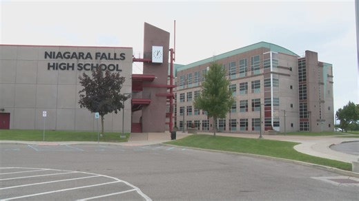 Governor Kathy Hochul Visits Niagara Falls High School to talk on cell phone ban
