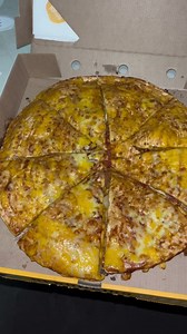 @Debonairs Pizza Botswana why le dira jaana ka madi ame a bohelo ne bathong?💔 Like seriously now, where is the meat?😭 and this pizza was so salty omg!😭👎🏽- I need a refund or some sort of compensation because warris this mme gone?😞 #tiktokbotswana🇧🇼tiktoksouthafrica🇿🇦 #debonairspizza #foodtiktok #viraltiktok #fyppppppppppppppppppppppp