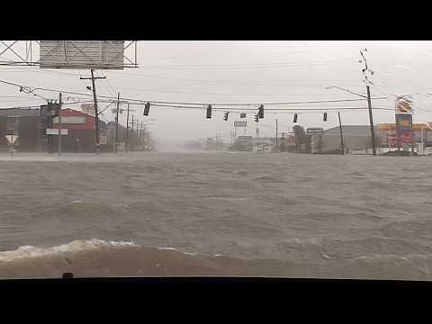 Hurricane Katrina, New Orleans, LA - 8/28/2005 Escaping The Flooding Video
