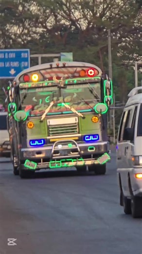 Bardales🐉💚 y Su #Bailecito #💚✨️ #buses #elsalvador4k #viralvideo