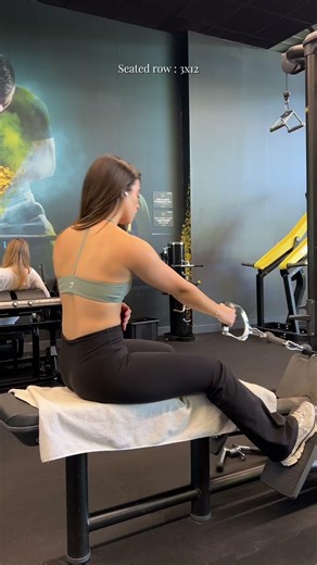 Pretty girls train too 😚 #fitness #viral #backtraining #gymmotıvatıon #gym