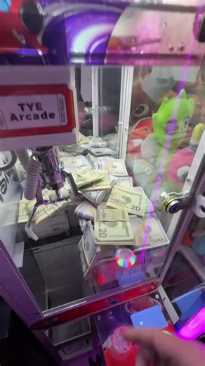 Si esta máquina es falsa, ¿cómo gané un iPhone? #shorts #money #iphone #arcade