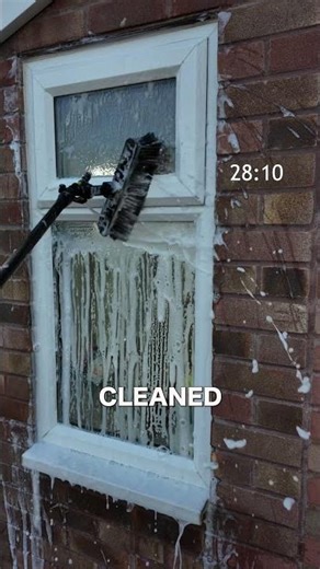 What I use for windows that are really dirty to give a deep clean! #cleaninghacks #windowcleaner