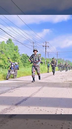 Hanmars adalah singkatan dari "Ketahanan Mars", yang merupakan latihan jalan kaki jarak jauh oleh prajurit TNI dengan tujuan meningkatkan ketahanan fisik dan mental, melatih jiwa korsa dan kekompakan, serta menguji kesiapan tempur. #hnamars #tni | Komando