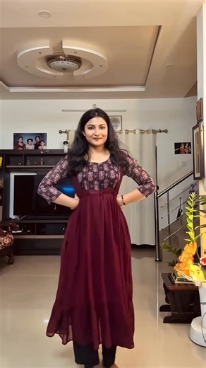 Hazel 🦋 on Instagram: "Kaakum vadivel 🙏🏼📿🦚 . . . . . . . . . . ( Dance, kaakum vadivel dance ,Tamil, Muruga , Murugan dance , kavadi ) . . . . . . . . . #kaakumvadivelandance #kaakumvadivel #tamilsongs #muruga #vadivel #dance #classicaldancer #murugar #trending #trendingdance #vaheesan_rasaiya #fyp #classicaldance #divine #semiclassical #ᴇxᴘʟᴏʀᴇᴘᴀɢᴇ #tamilnadu #kavadi"