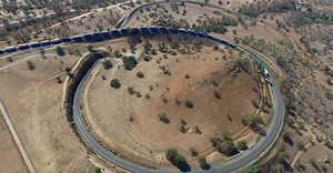Train Winds Around California's Tehachapi Loop