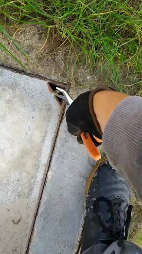 Preparation fiber optics splice clousure#fire #manhole #cable #fiberopticssplicing #internet #fiberoptics