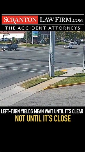 👀 Here’s the legal breakdown: When turning left at a yield or flashing yellow, the driver must wait until the lane is completely clear. In nearly all states (including California), failure to yield during a left turn is presumed negligence — meaning the turning driver is almost always at fault. ⚖ Unless evidence shows the oncoming driver was speeding excessively or ran a red light, the left-turning vehicle holds primary liability. Insurance angle: The car driver’s liability insurance will pay f