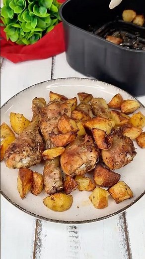 CHICKEN AND POTATOES IN THE AIR FRYER