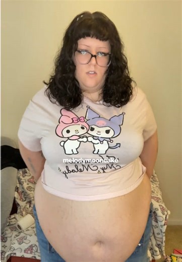 This button is winning right now but not for long. :PP #belly #bouncy #gaining #bodypositivity