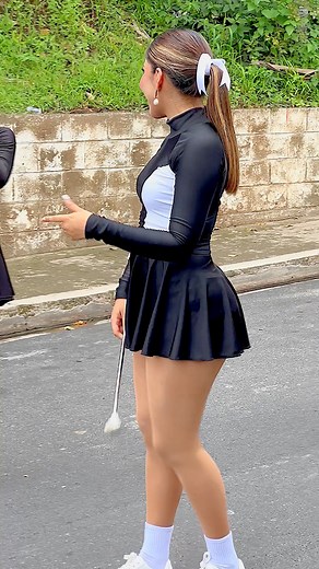 😱Beautiful lady speaking:💃✨🇸🇻! - #girls #dancing #beauty #Christmas #dancers -Dancer of San Vicente’s Music Sound (Soy EJ) | EJX