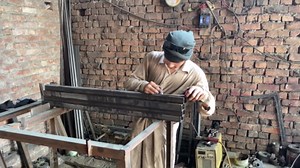 Smart Techniques Behind Multi-Passenger Rickshaw Making