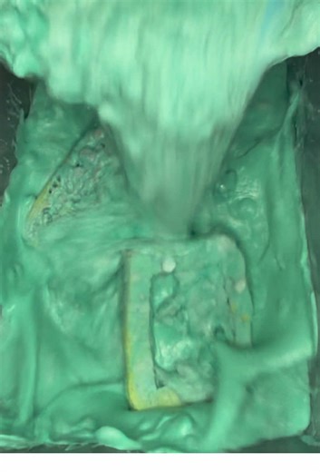 Part 5 💚🌻 Go to my story and vote for when we go live to mix this all up!! If ya want vote for which epoxy I should throw in or both which ever in the comments 💚🫶🌻 : blue(although he not so blue now 😅) noodle making epoxy or black honeycomb epoxy 💙🖤 #fyp #productpour #thickpour #oddlypretty #satisfying