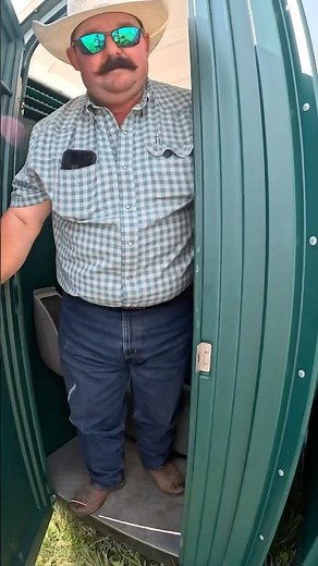 Emergency in the porta potty! ‪@dudewipes‬