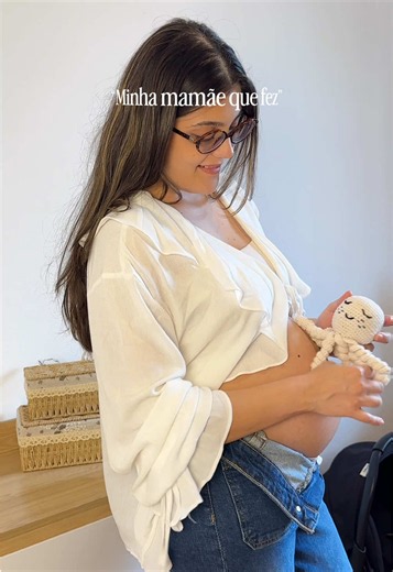 “Senhor, que o meu filho seja criativo como a mãe dele.” . Essa é uma das orações que faço por você todos os dias. . Não porque eu queira decidir quem você será ou moldar a sua personalidade, mas porque, se eu pudesse escolher algumas heranças para deixar ao seu coração, essa certamente estaria entre as mais preciosas. A primeira, acima de todas, é que você ame a Deus, seja fiel a Ele em todos os momentos e encontre n’Ele o seu maior tesouro. A segunda é que você nunca perca a capacidade de cria